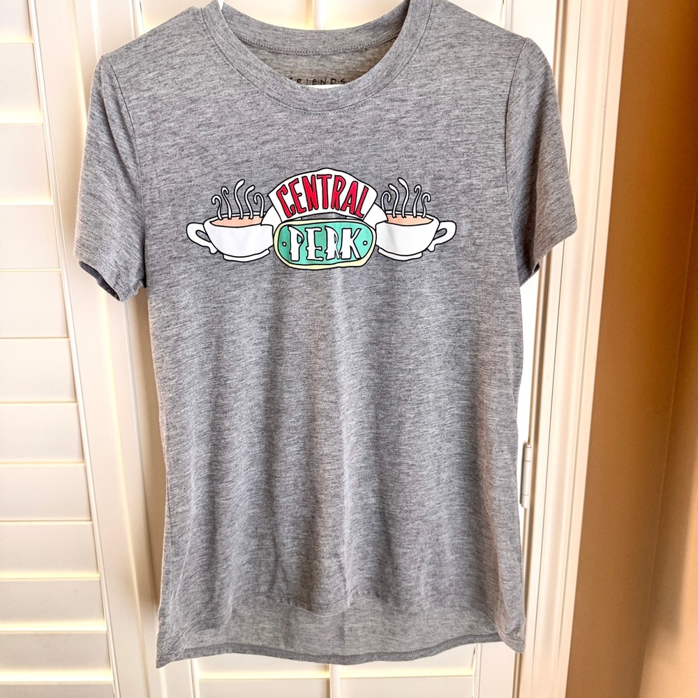 Friends TV Show Central Perk Graphic‎ Tee Gray Short Sleeve Women’s M